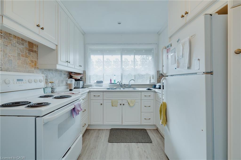 189 Gatewood Road, Kitchener, ON - Indoor Photo Showing Kitchen