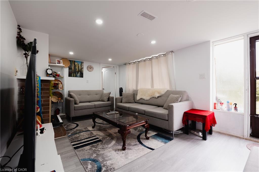 189 Gatewood Road, Kitchener, ON - Indoor Photo Showing Living Room