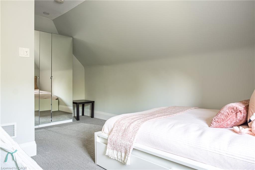 3 Oakwood Place, Hamilton, ON - Indoor Photo Showing Bedroom