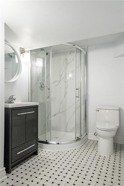 3 Oakwood Place, Hamilton, ON - Indoor Photo Showing Bathroom