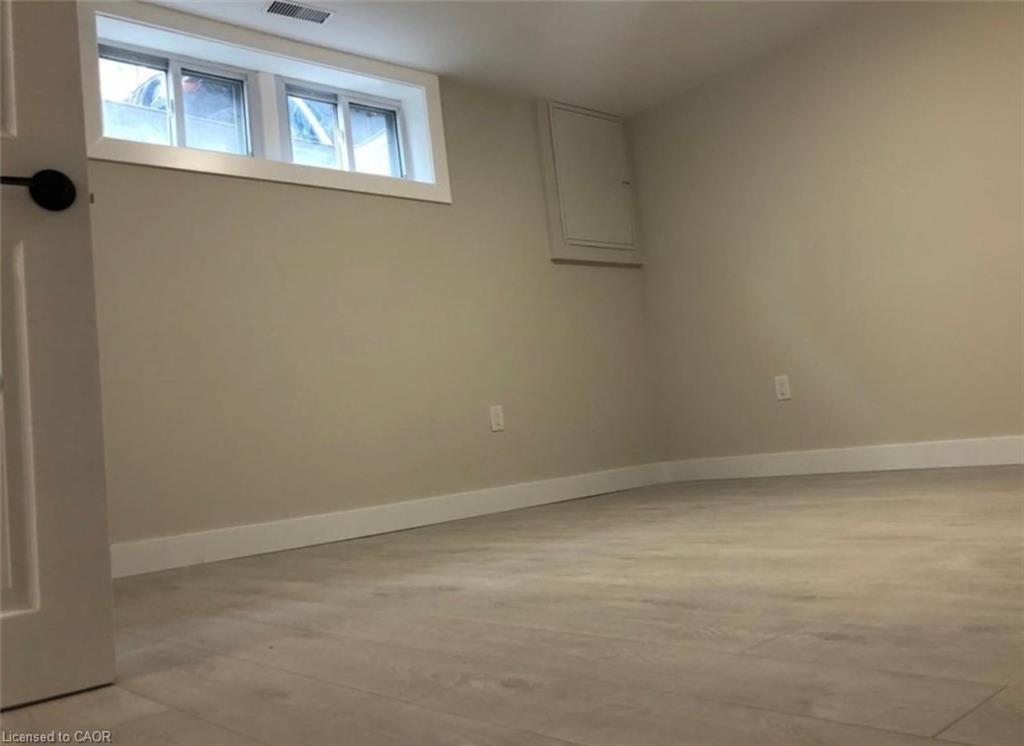 Lower-7 Chalmers Street, St. Catharines, ON - Indoor Photo Showing Other Room
