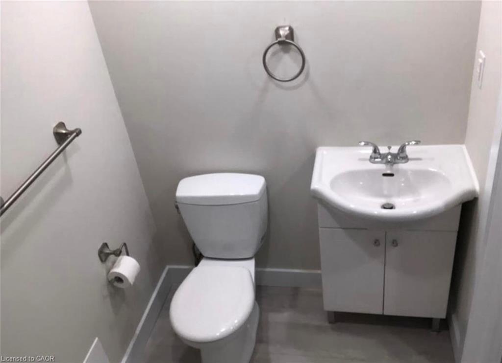 Lower-7 Chalmers Street, St. Catharines, ON - Indoor Photo Showing Bathroom