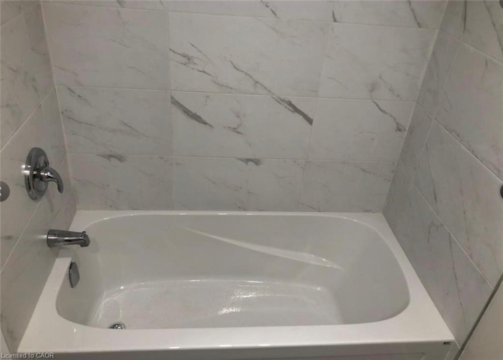 Lower-7 Chalmers Street, St. Catharines, ON - Indoor Photo Showing Bathroom