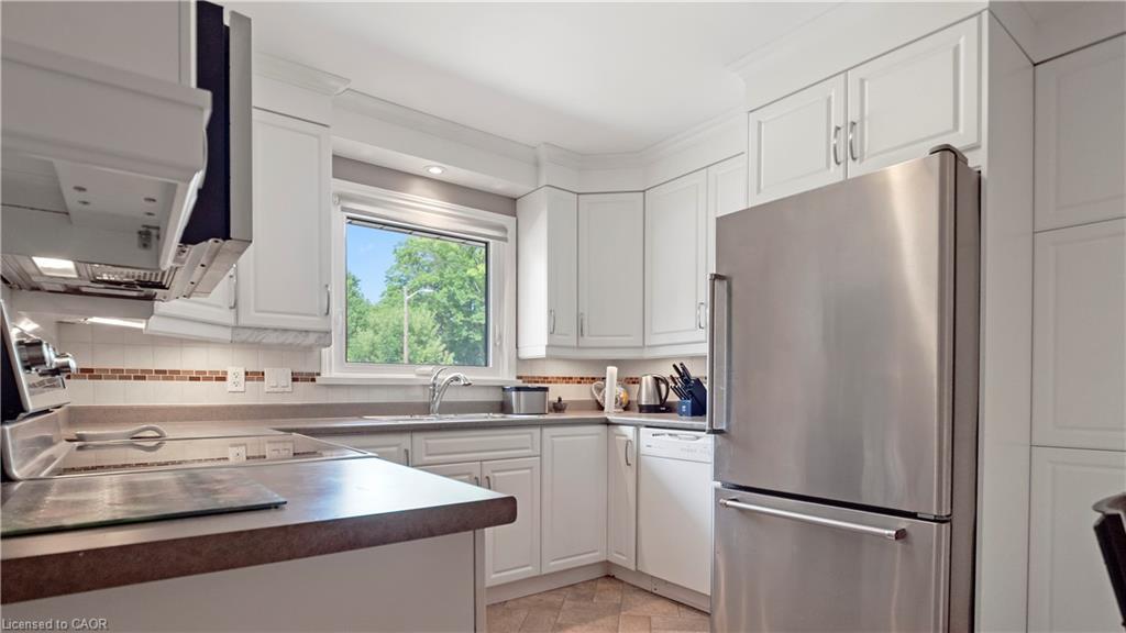 1 Caroline Street, St. Catharines, ON - Indoor Photo Showing Kitchen