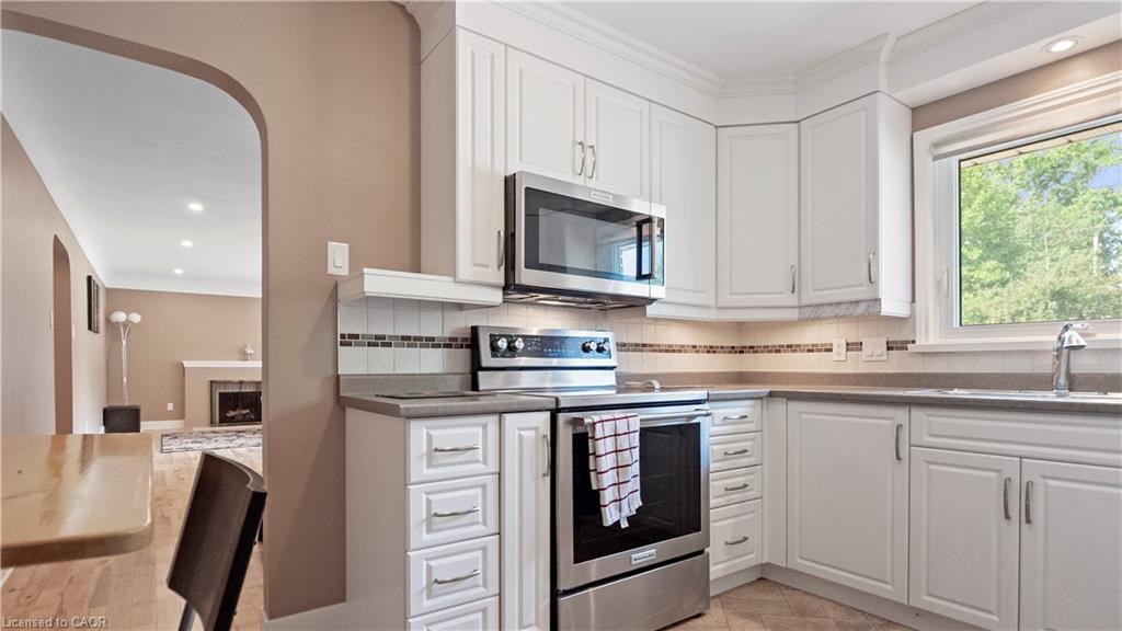 1 Caroline Street, St. Catharines, ON - Indoor Photo Showing Kitchen