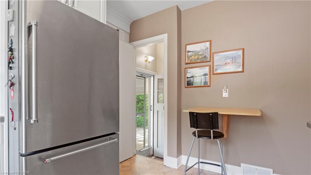 1 Caroline Street, St. Catharines, ON - Indoor