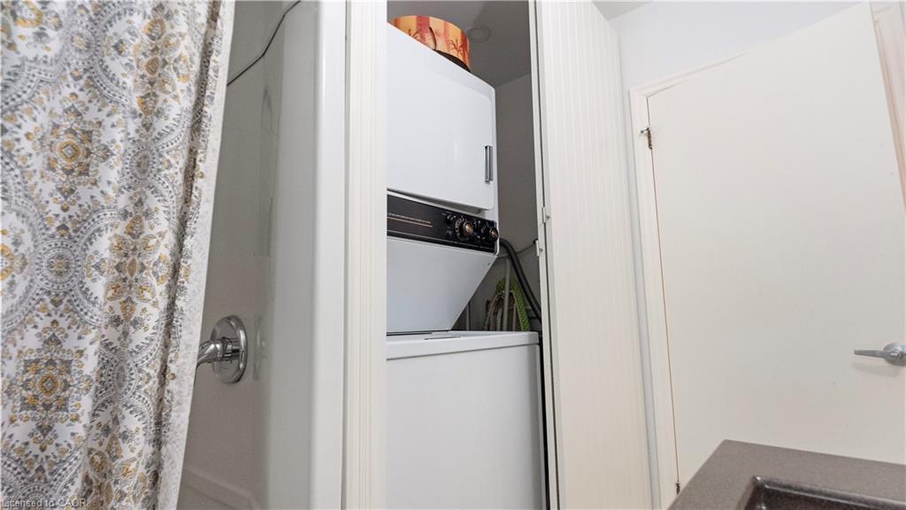 1 Caroline Street, St. Catharines, ON - Indoor Photo Showing Laundry Room