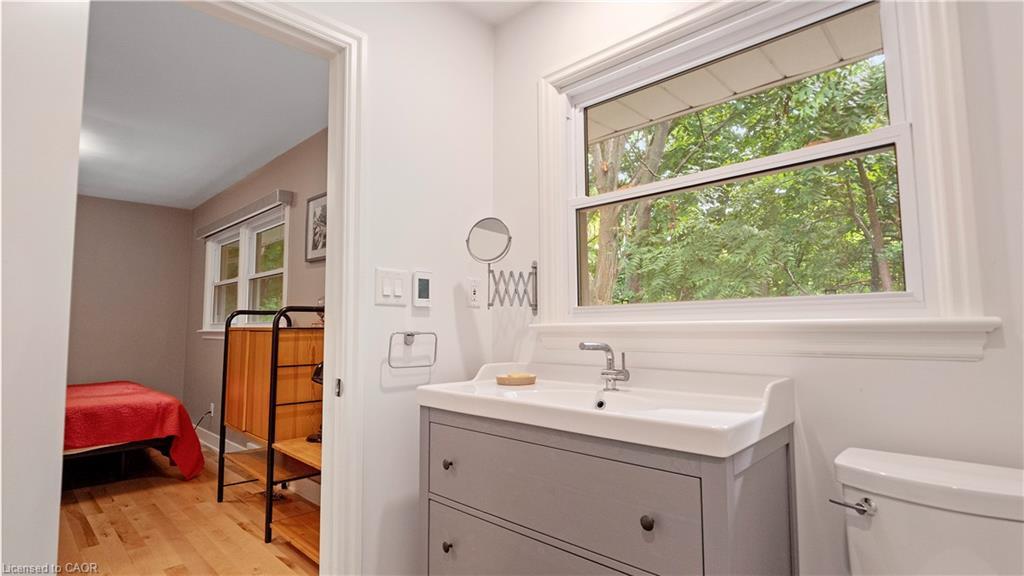 1 Caroline Street, St. Catharines, ON - Indoor Photo Showing Bathroom