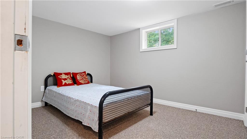 1 Caroline Street, St. Catharines, ON - Indoor Photo Showing Bedroom