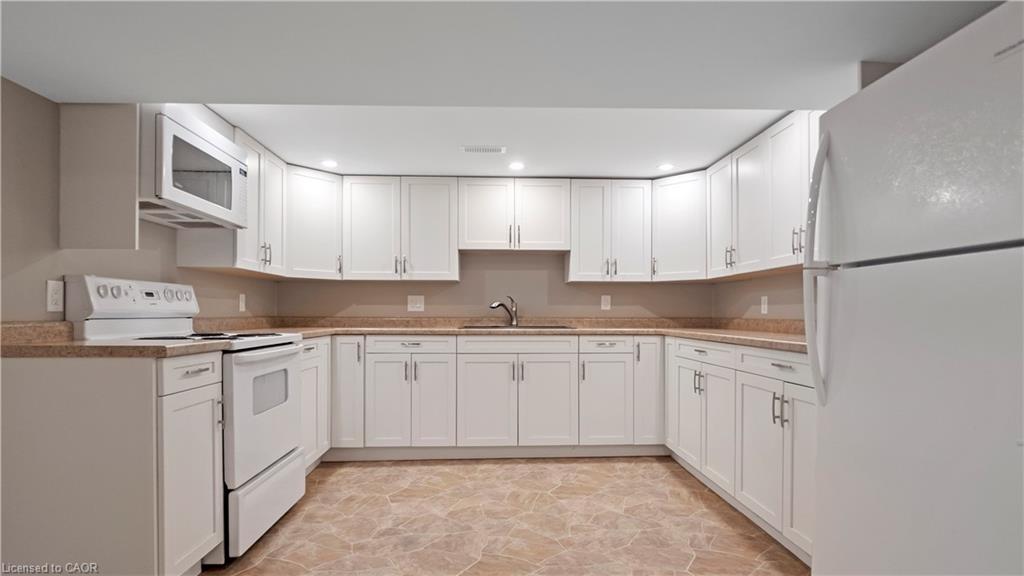1 Caroline Street, St. Catharines, ON - Indoor Photo Showing Kitchen