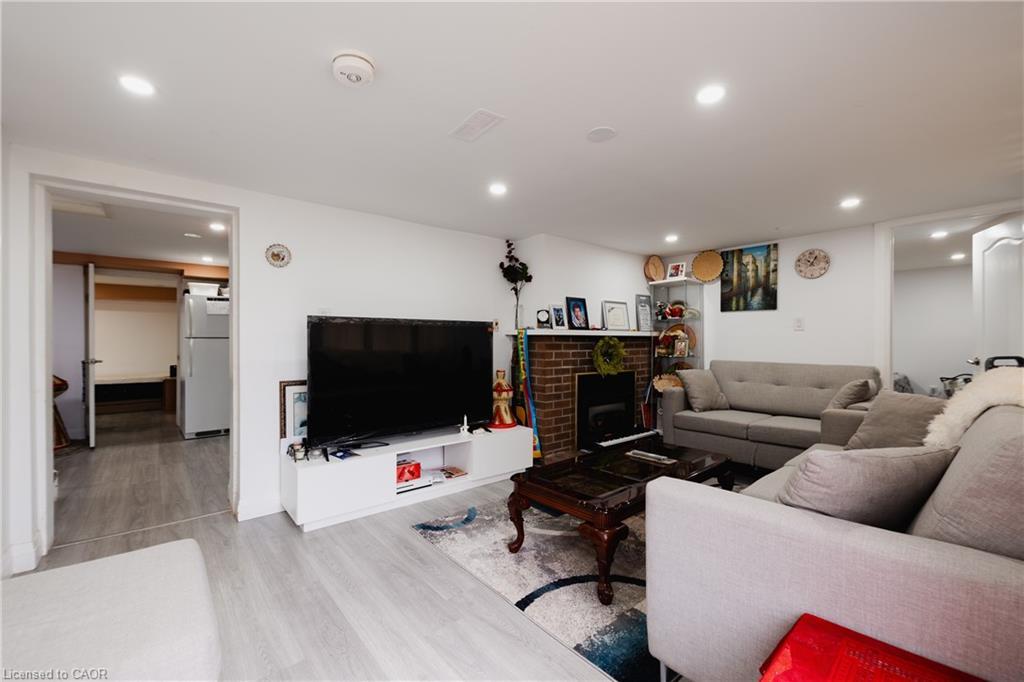189 Gatewood Road, Kitchener, ON - Indoor Photo Showing Living Room