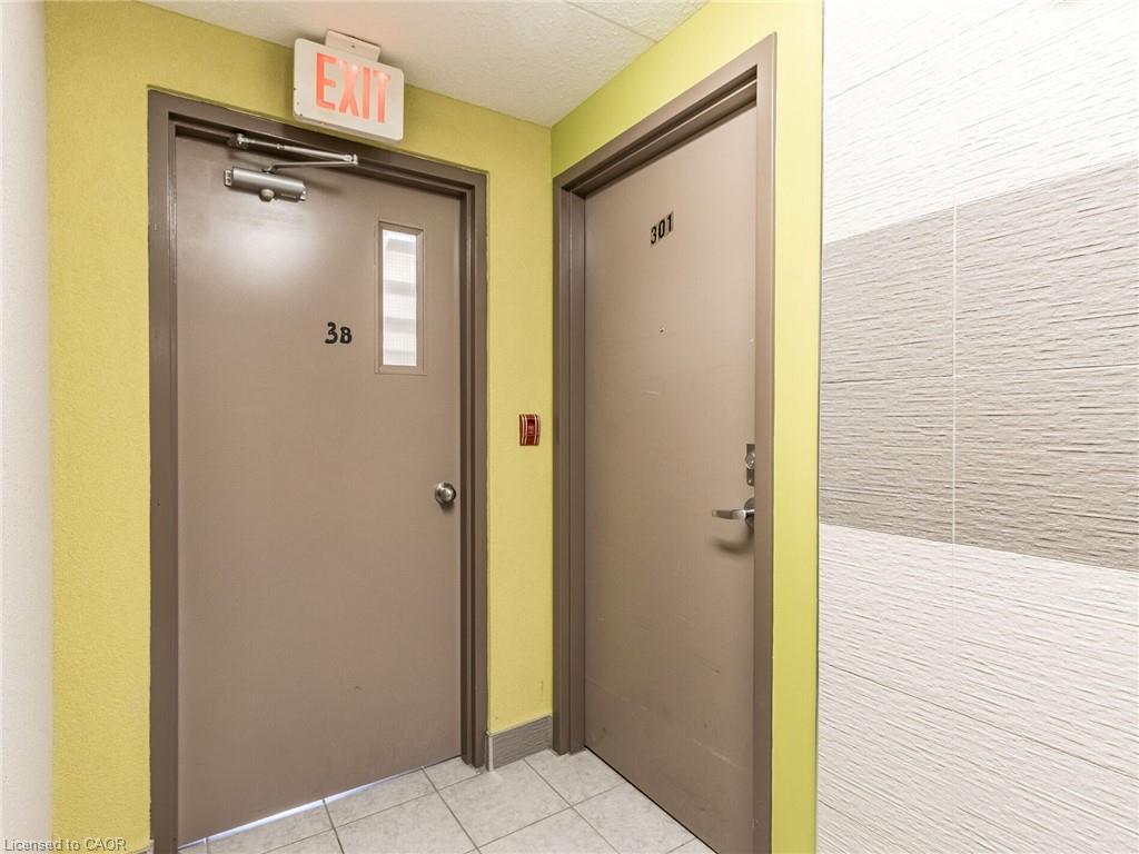 301-261 Lester Street, Waterloo, ON - Indoor