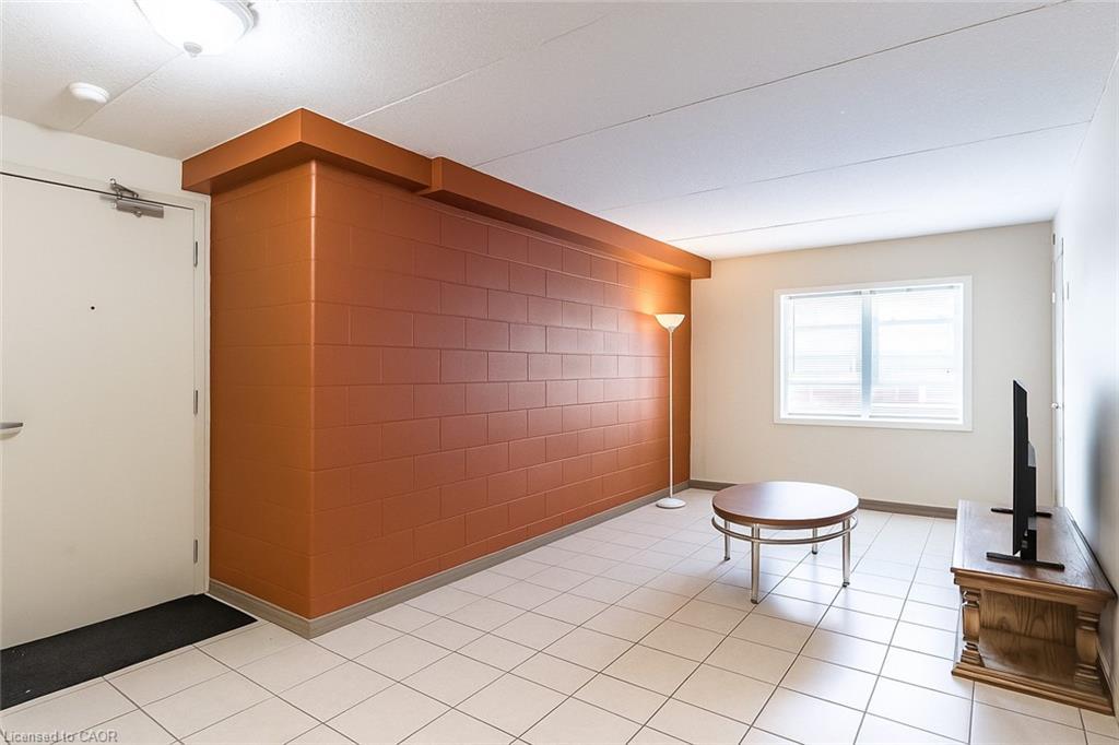 301-261 Lester Street, Waterloo, ON - Indoor Photo Showing Other Room