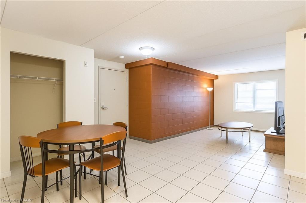 301-261 Lester Street, Waterloo, ON - Indoor