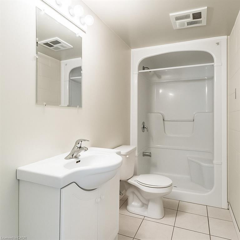 301-261 Lester Street, Waterloo, ON - Indoor Photo Showing Bathroom