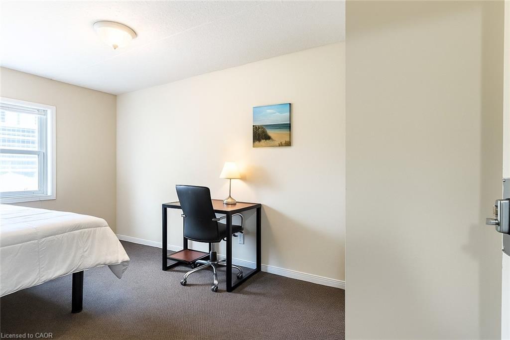 301-261 Lester Street, Waterloo, ON - Indoor Photo Showing Bedroom