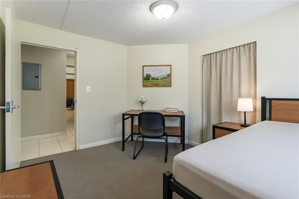 301-261 Lester Street, Waterloo, ON - Indoor Photo Showing Bedroom