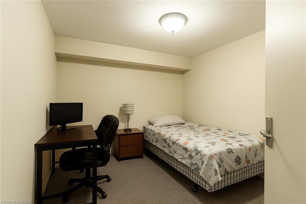 301-261 Lester Street, Waterloo, ON - Indoor Photo Showing Bedroom