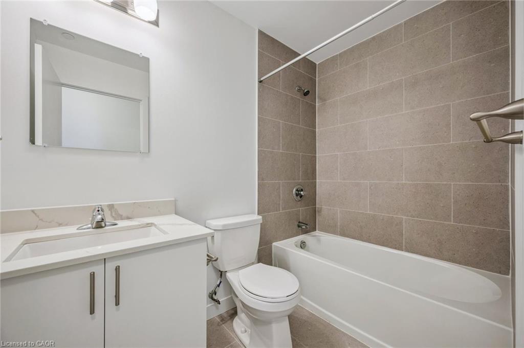 1106-1438 Highland Road W, Kitchener, ON - Indoor Photo Showing Bathroom