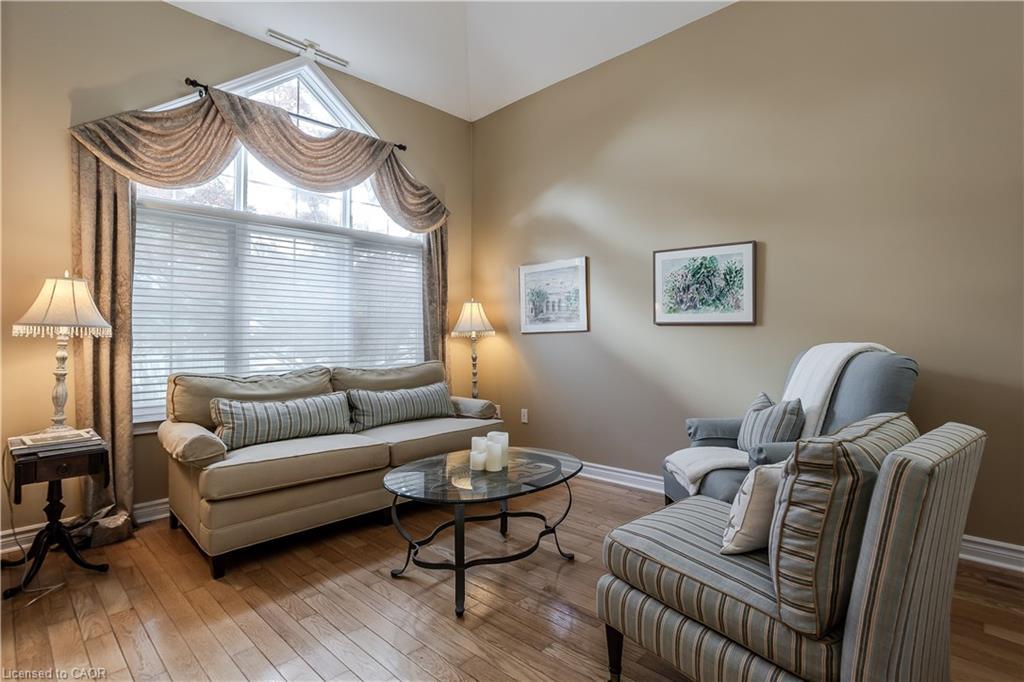 56 Farris Avenue, St. Catharines, ON - Indoor Photo Showing Living Room