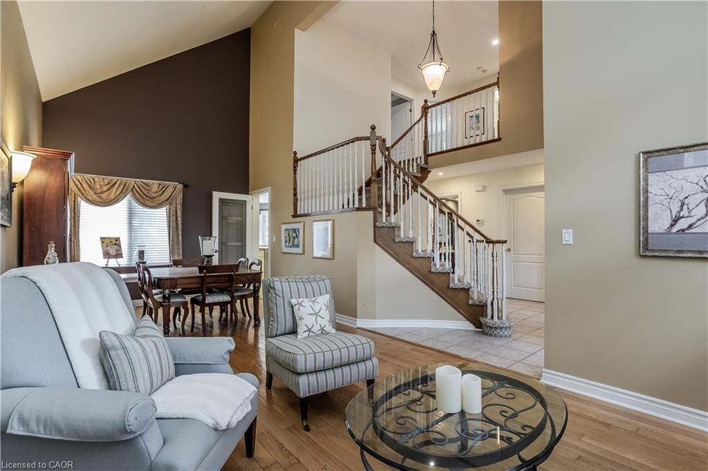 56 Farris Avenue, St. Catharines, ON - Indoor Photo Showing Living Room