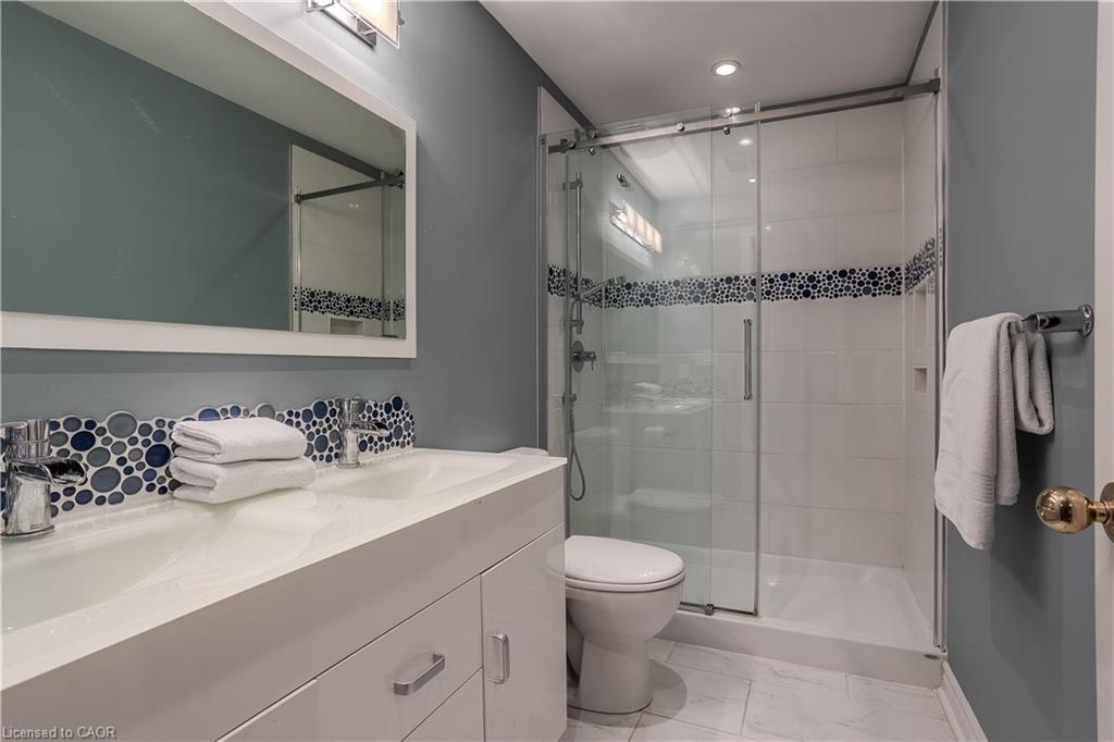 56 Farris Avenue, St. Catharines, ON - Indoor Photo Showing Bathroom
