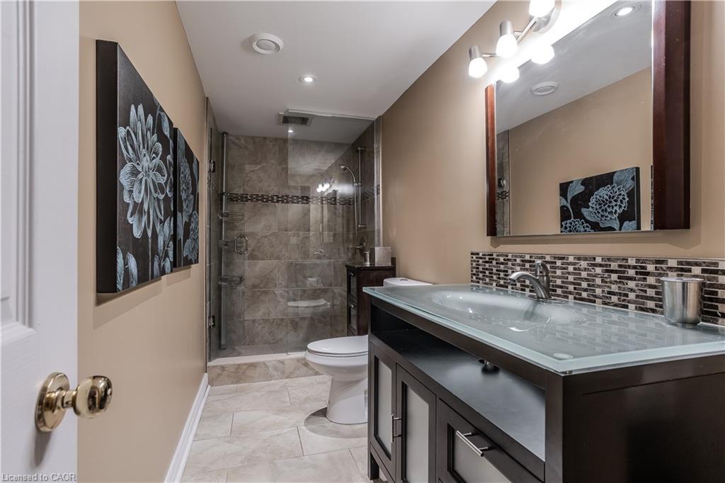 56 Farris Avenue, St. Catharines, ON - Indoor Photo Showing Bathroom
