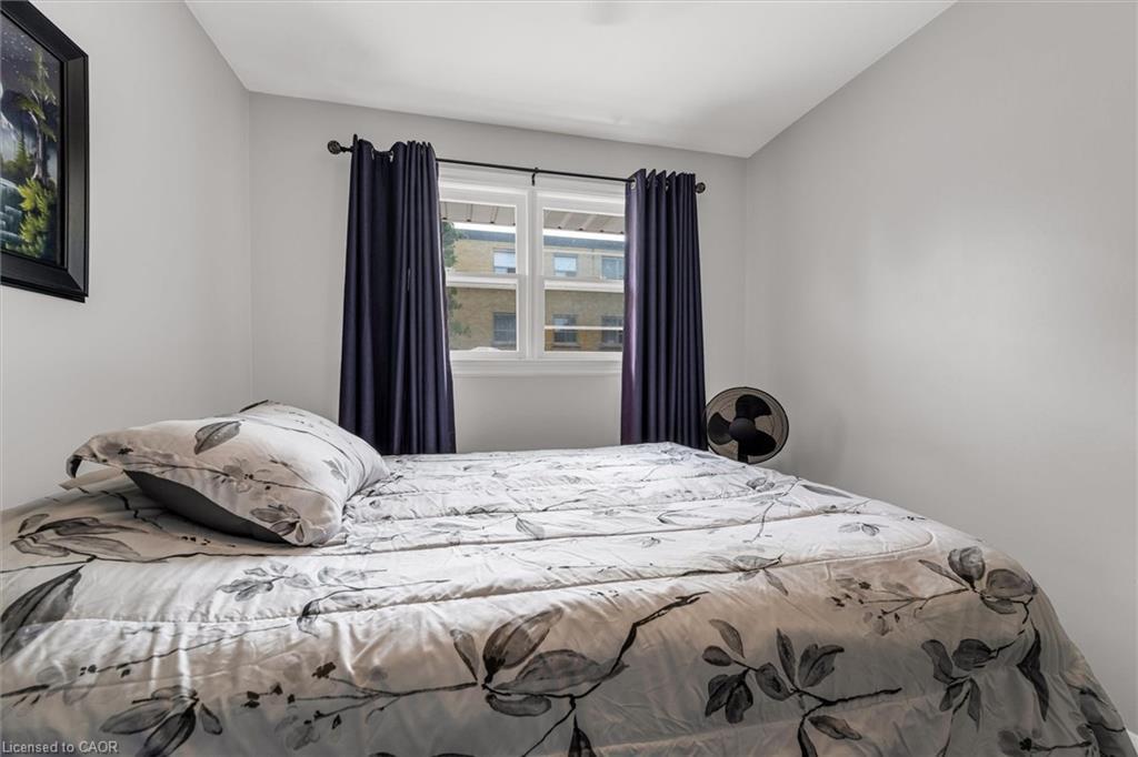 331 East 42Nd Street, Hamilton, ON - Indoor Photo Showing Bedroom