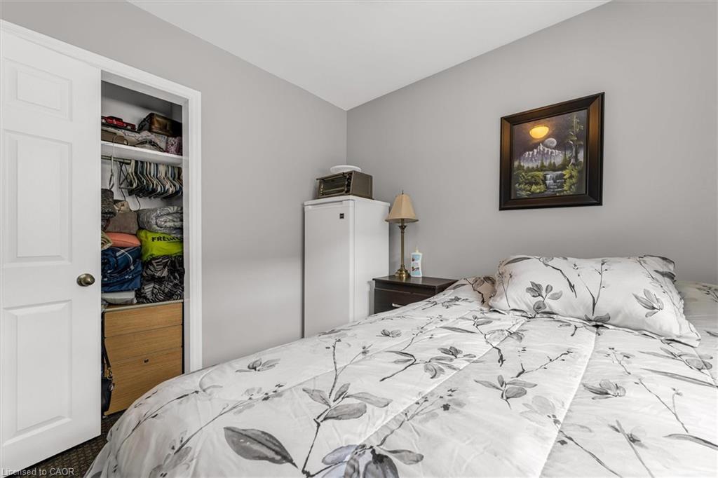 331 East 42Nd Street, Hamilton, ON - Indoor Photo Showing Bedroom