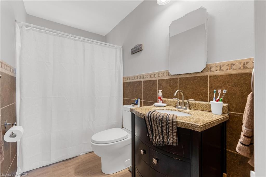 331 East 42Nd Street, Hamilton, ON - Indoor Photo Showing Bathroom