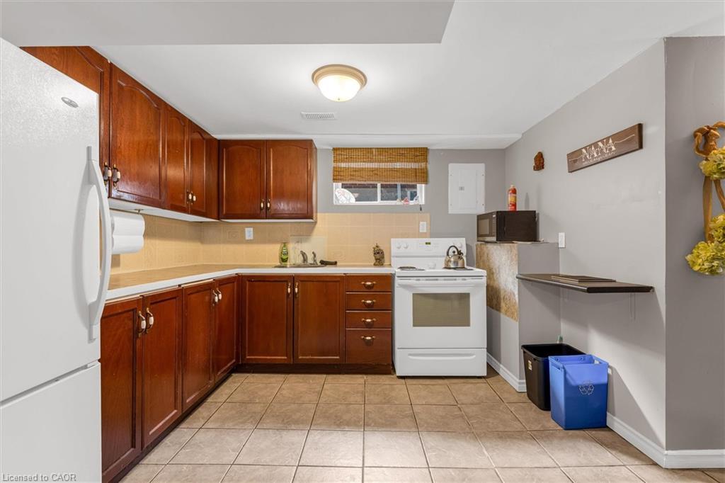 331 East 42Nd Street, Hamilton, ON - Indoor Photo Showing Kitchen