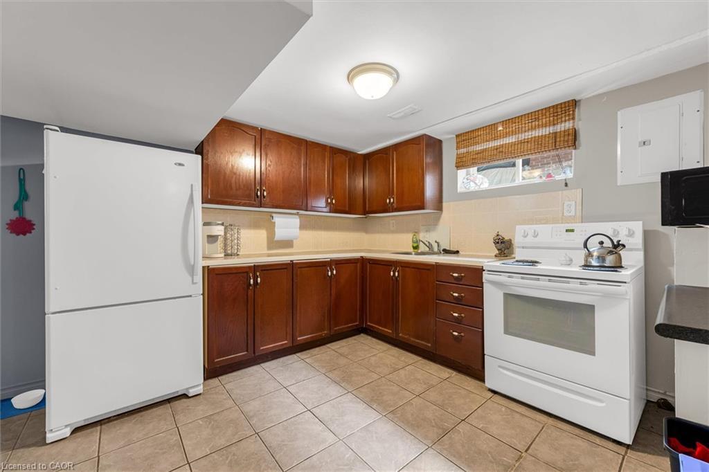 331 East 42Nd Street, Hamilton, ON - Indoor Photo Showing Kitchen