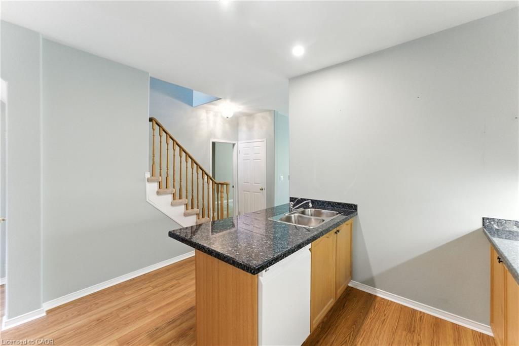 6-40 Wesleyan Court, Ancaster, ON - Indoor Photo Showing Kitchen With Double Sink