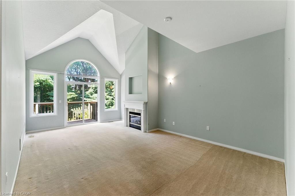6-40 Wesleyan Court, Ancaster, ON - Indoor With Fireplace