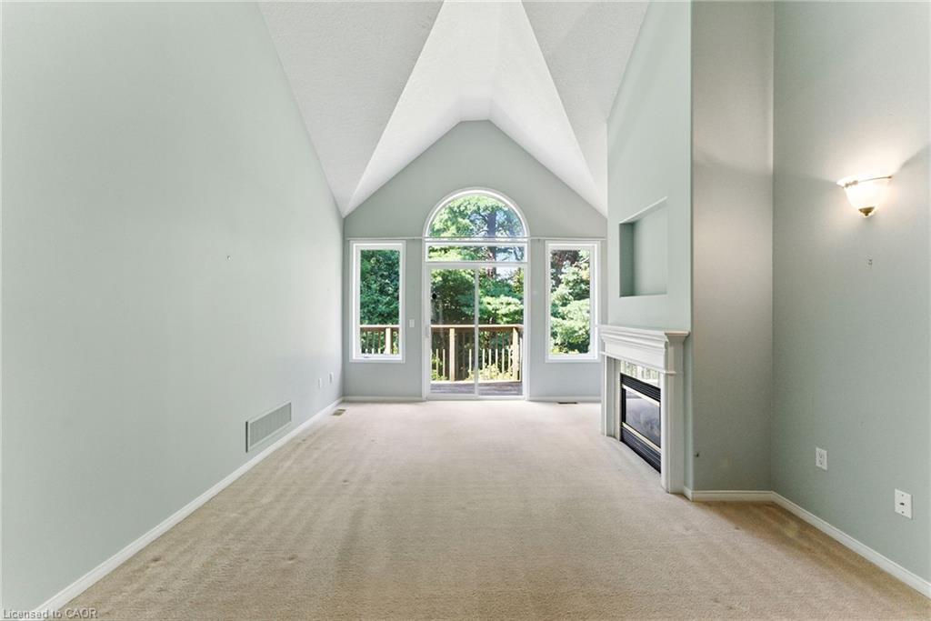 6-40 Wesleyan Court, Ancaster, ON - Indoor Photo Showing Other Room