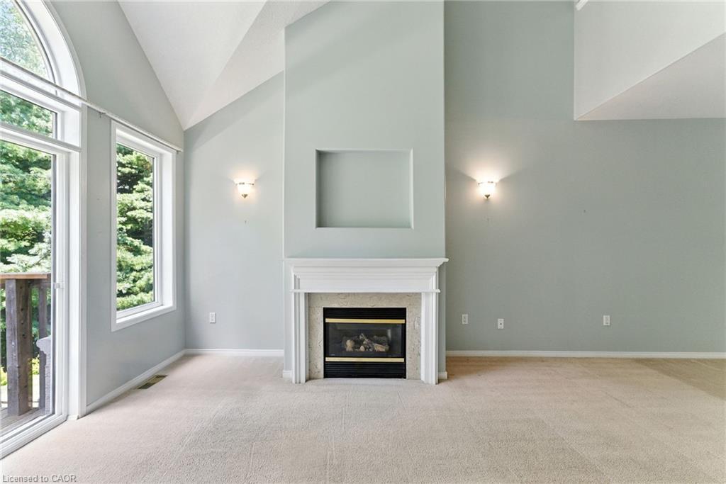 6-40 Wesleyan Court, Ancaster, ON - Indoor With Fireplace