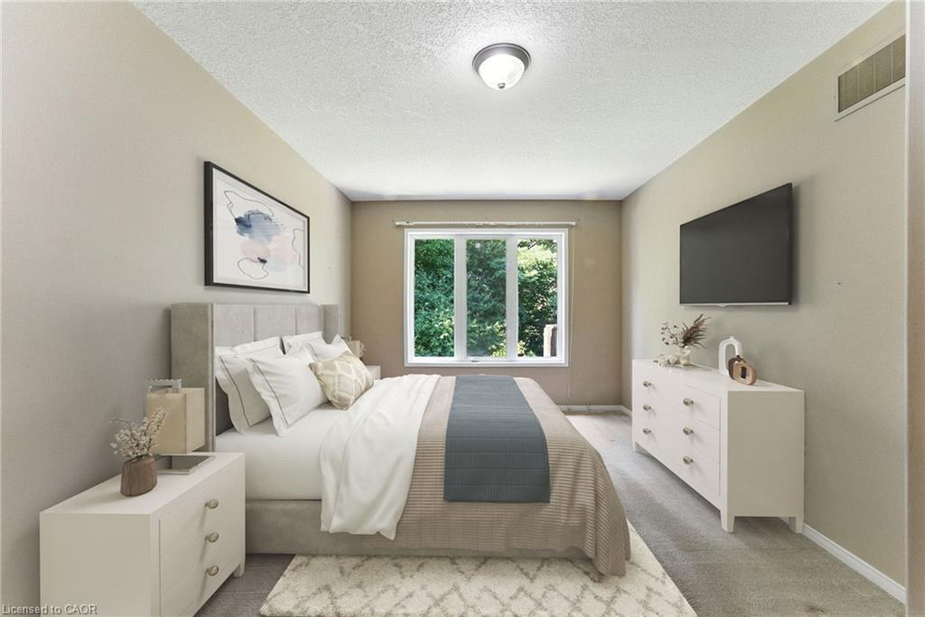 6-40 Wesleyan Court, Ancaster, ON - Indoor Photo Showing Bedroom