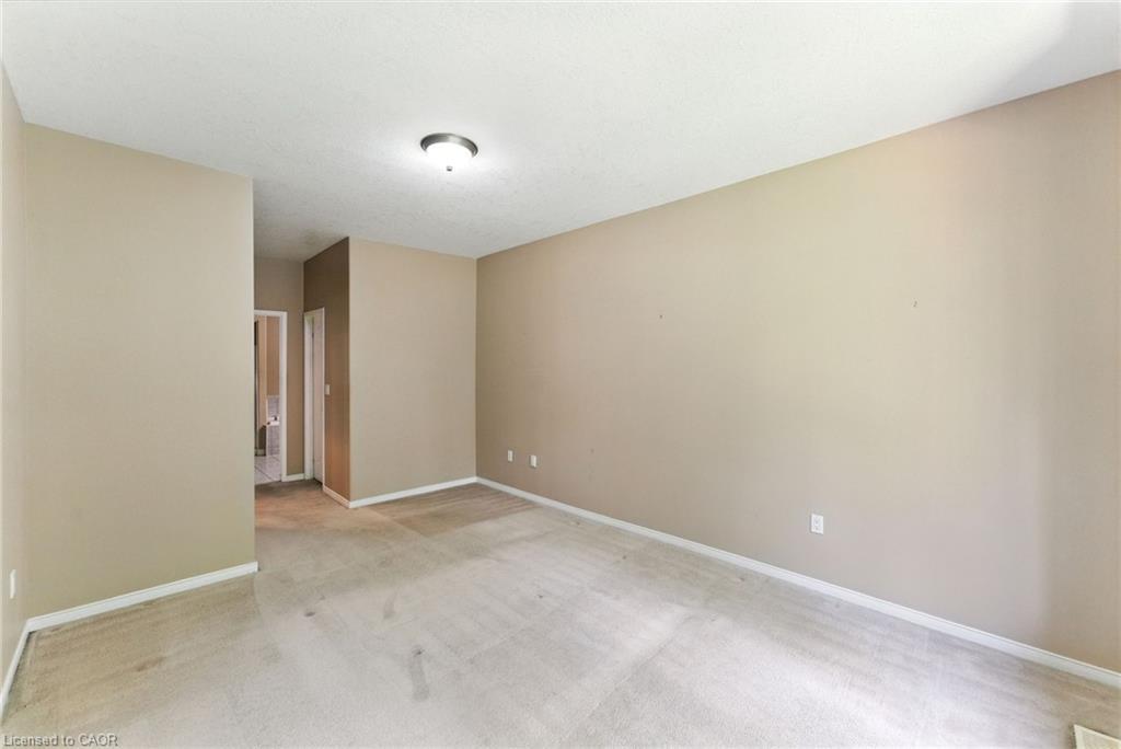 6-40 Wesleyan Court, Ancaster, ON - Indoor Photo Showing Other Room