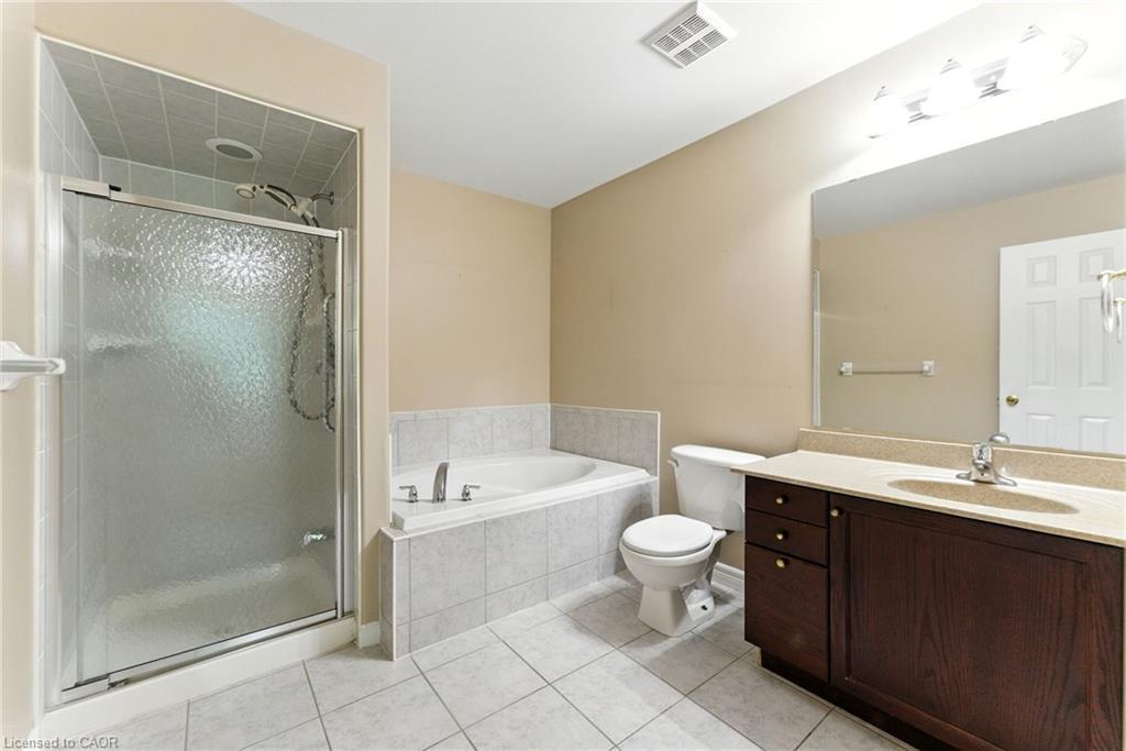 6-40 Wesleyan Court, Ancaster, ON - Indoor Photo Showing Bathroom