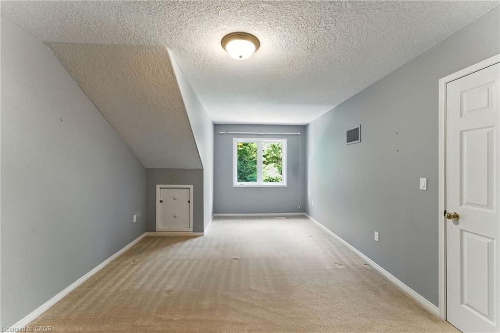 6-40 Wesleyan Court, Ancaster, ON - Indoor Photo Showing Other Room