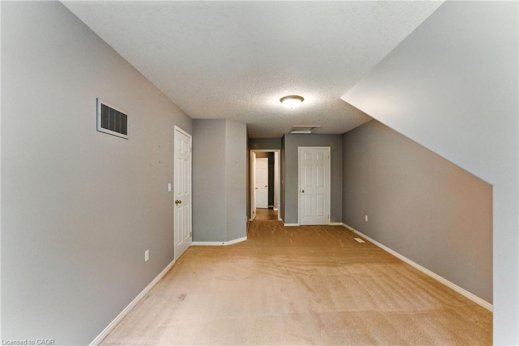 6-40 Wesleyan Court, Ancaster, ON - Indoor Photo Showing Other Room
