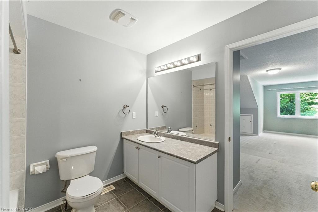 6-40 Wesleyan Court, Ancaster, ON - Indoor Photo Showing Bathroom