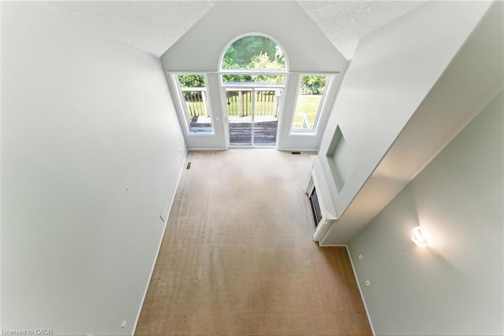 6-40 Wesleyan Court, Ancaster, ON - Indoor Photo Showing Other Room