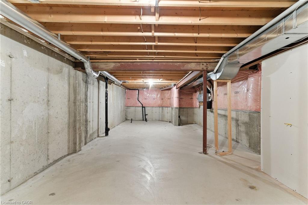 6-40 Wesleyan Court, Ancaster, ON - Indoor Photo Showing Basement