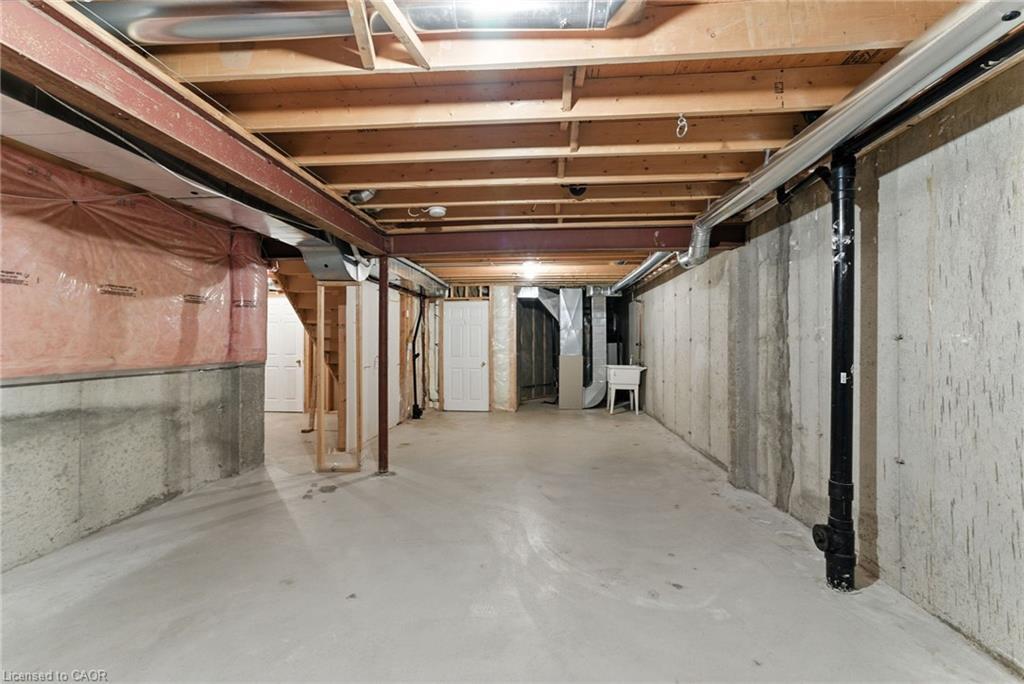 6-40 Wesleyan Court, Ancaster, ON - Indoor Photo Showing Basement