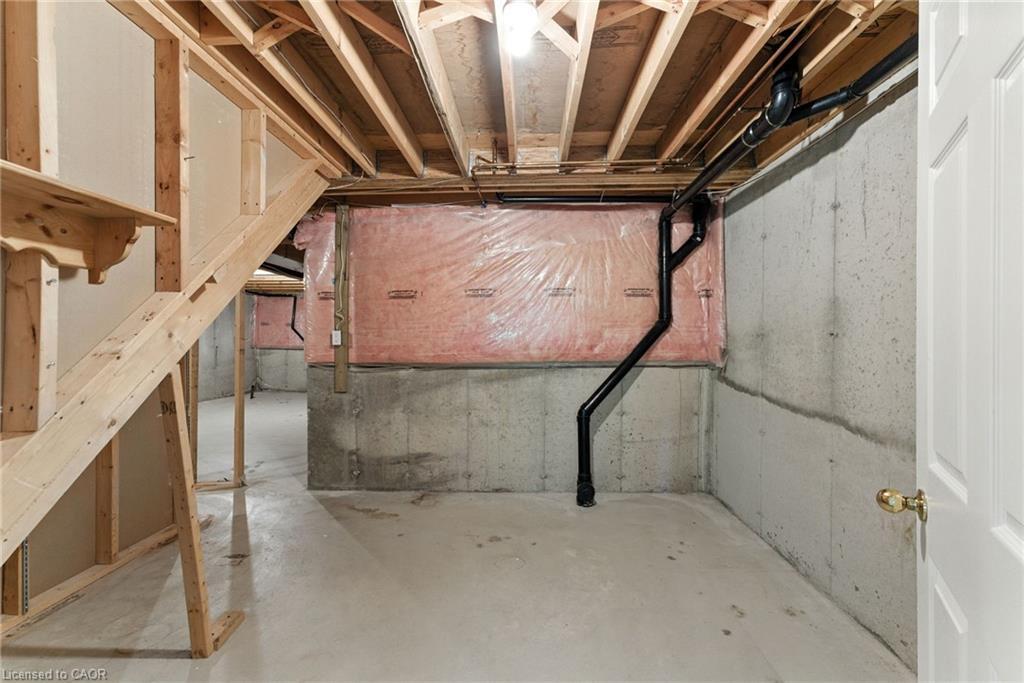 6-40 Wesleyan Court, Ancaster, ON - Indoor Photo Showing Basement