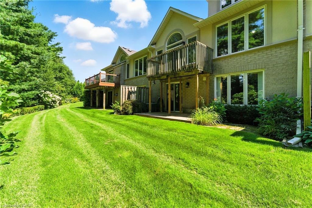 6-40 Wesleyan Court, Ancaster, ON - Outdoor