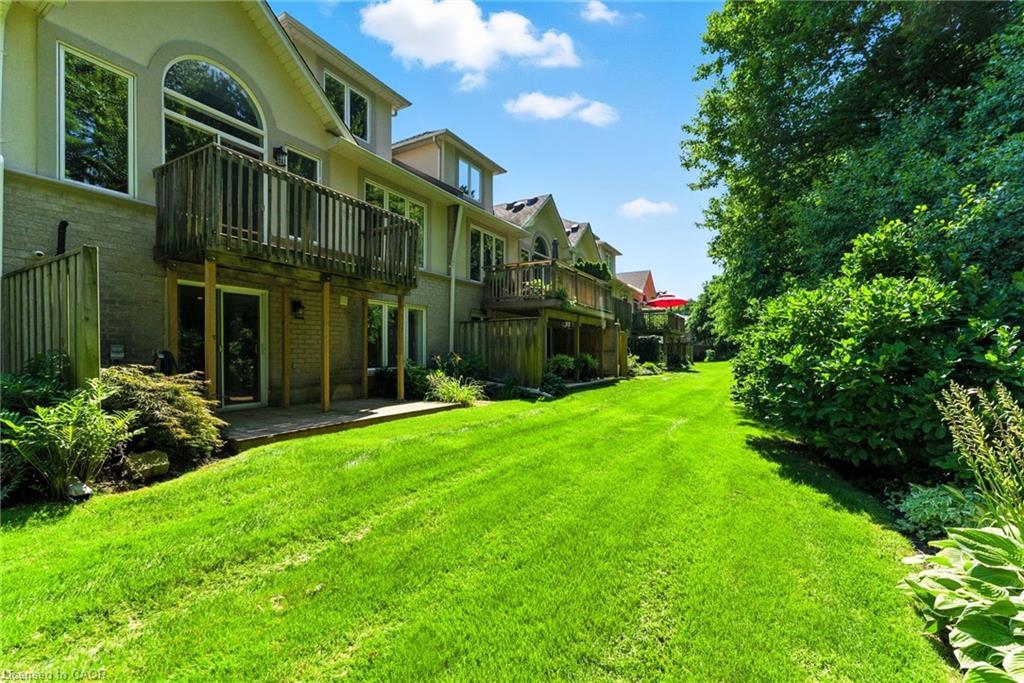 6-40 Wesleyan Court, Ancaster, ON - Outdoor