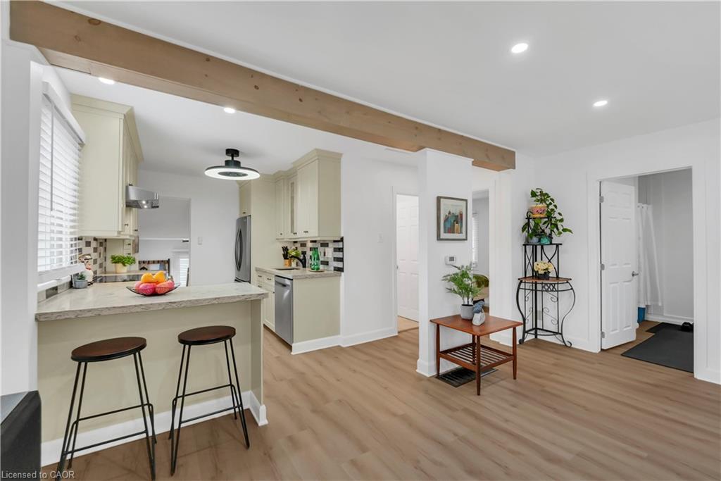 1 Waverley Road, St. Catharines, ON - Indoor Photo Showing Kitchen