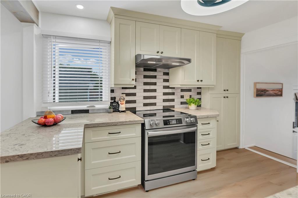 1 Waverley Road, St. Catharines, ON - Indoor Photo Showing Kitchen